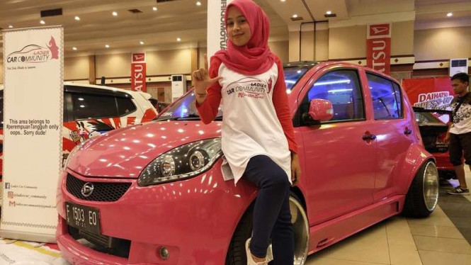 Hasil gambar untuk daihatsu sirion JEHAN